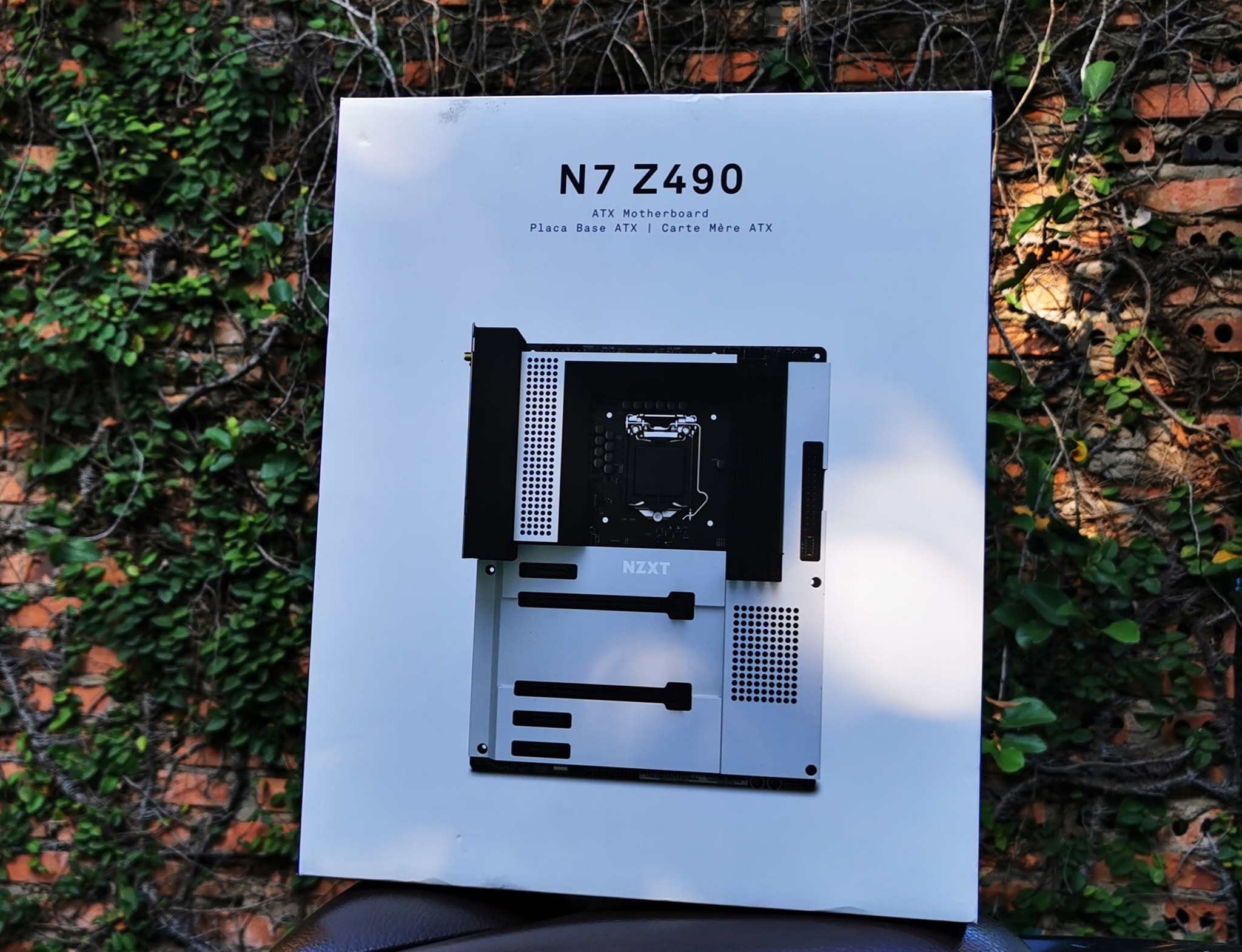 NZXT N7 Z490 box